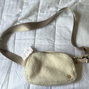 Lulu Lemon belted, fleece waist bag